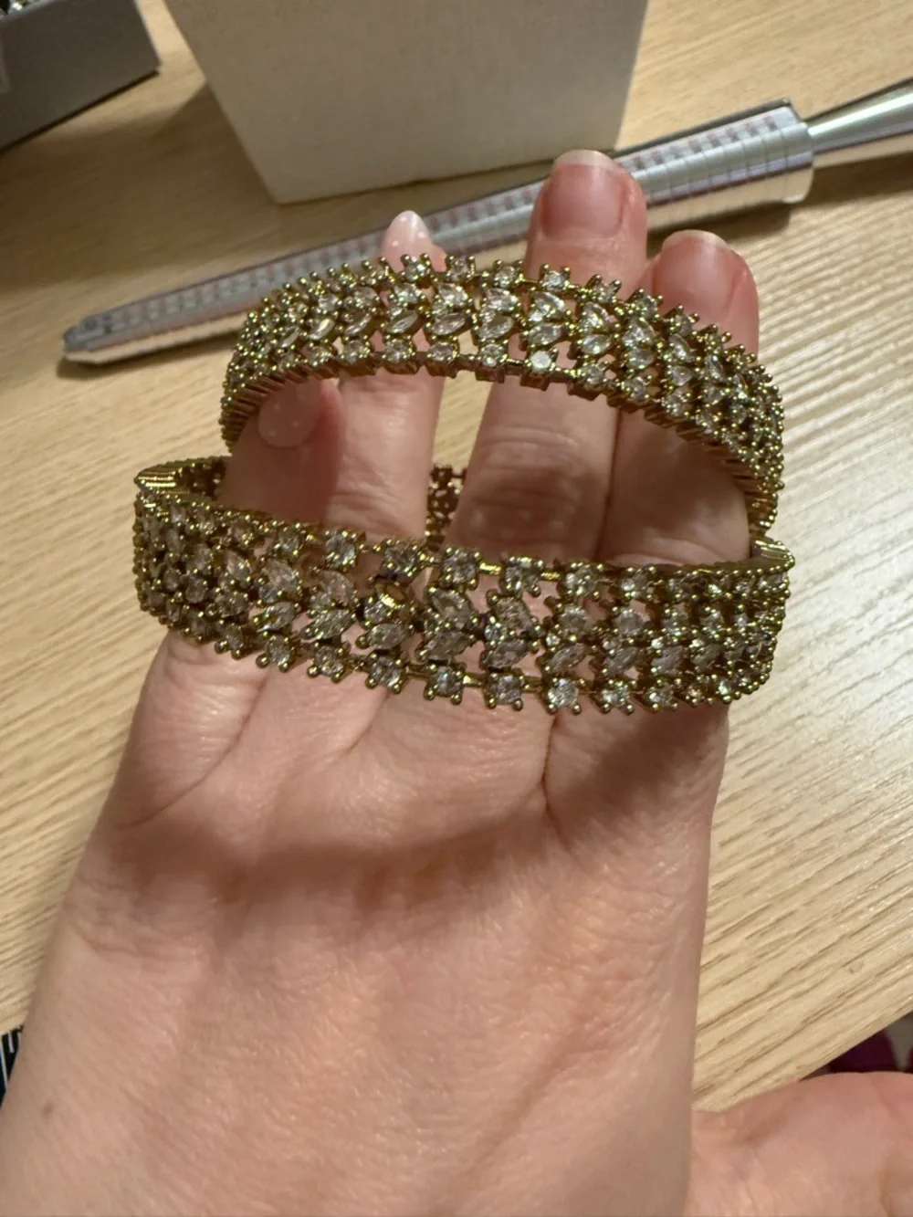 N/A elegant gold